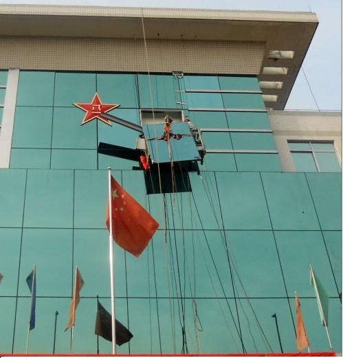 高空玻璃幕維修.jpg